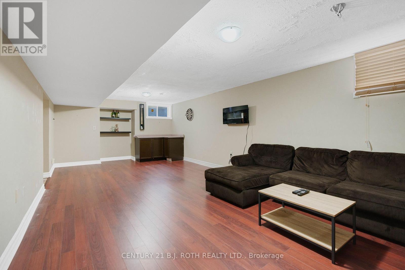 47 IRWIN DR