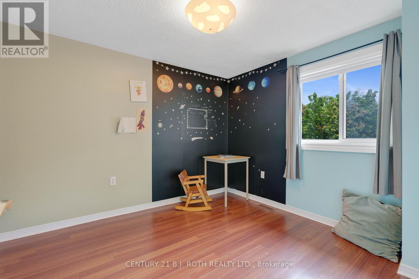 47 IRWIN DR