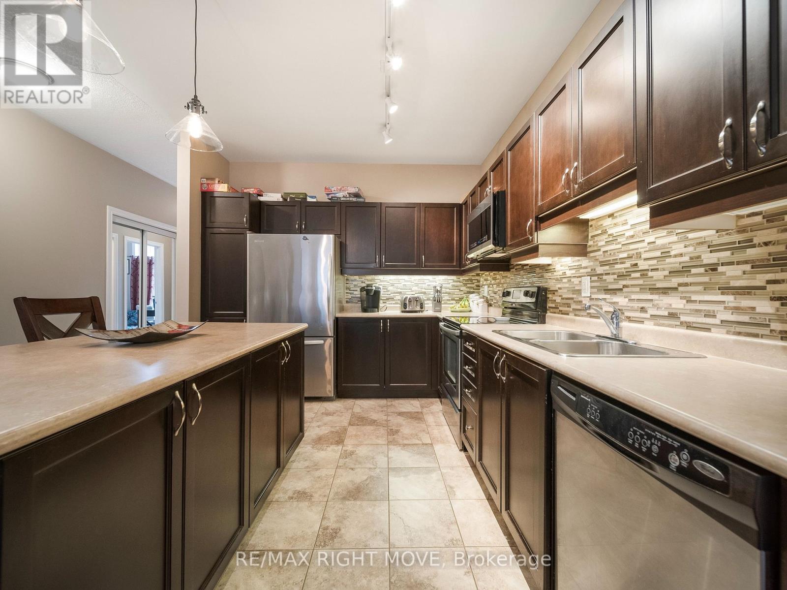 3 CANTERBURY CIRC