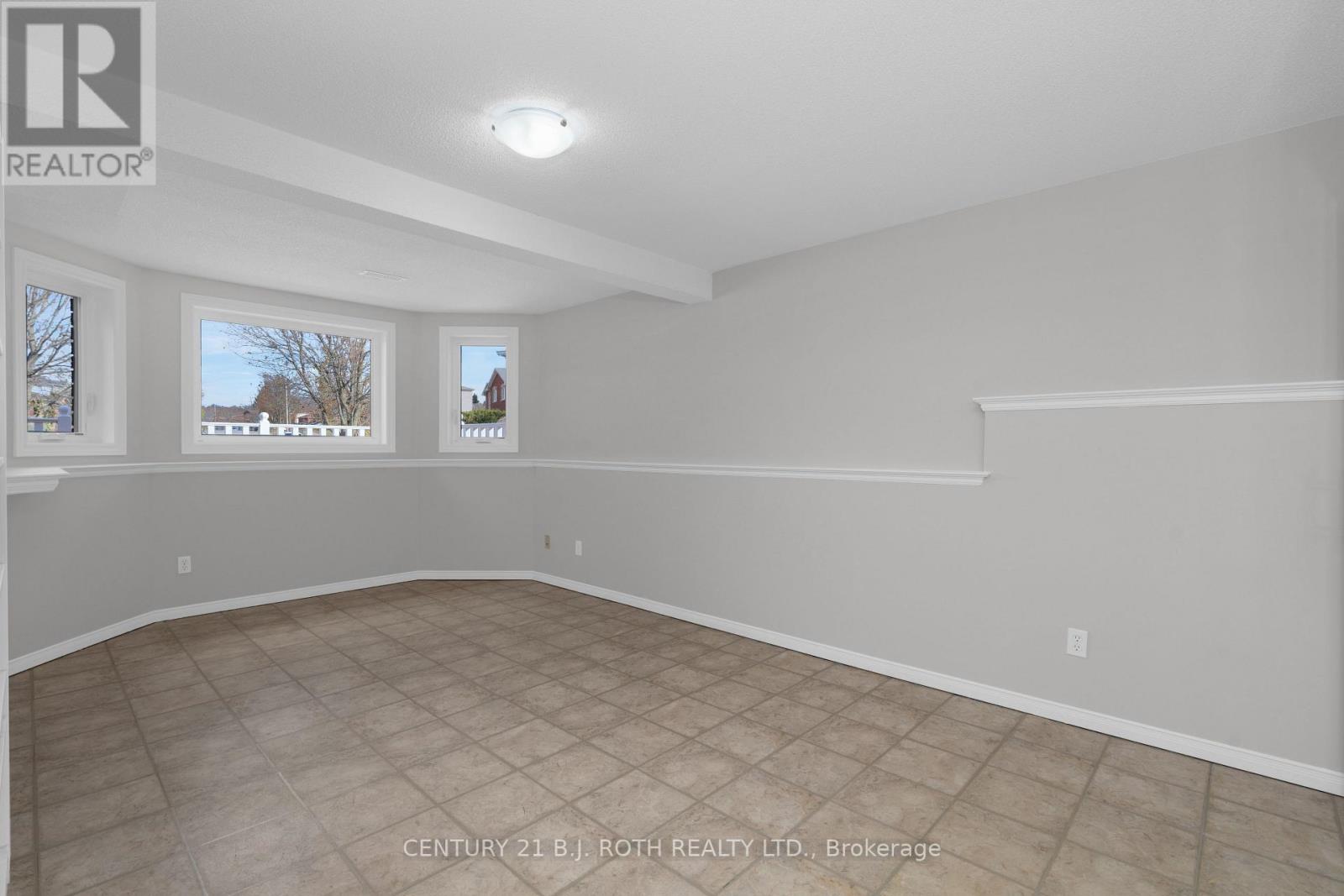 10 SELKIRK CRES
