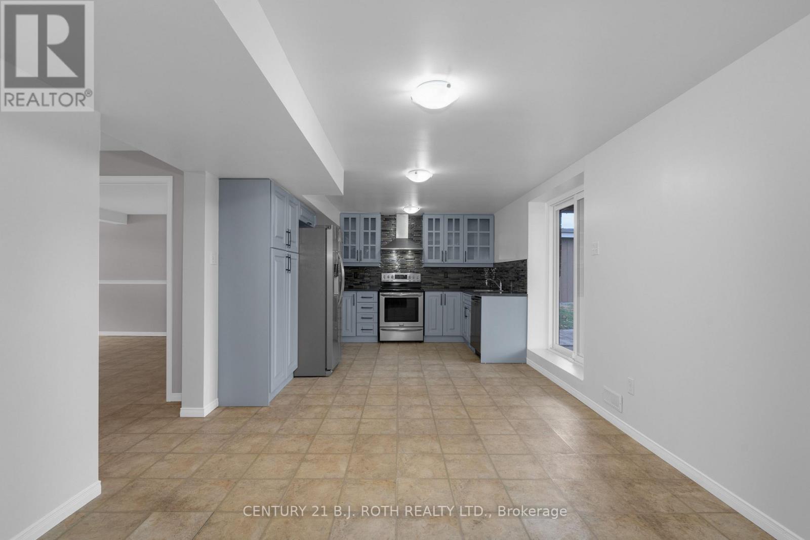 10 SELKIRK CRES