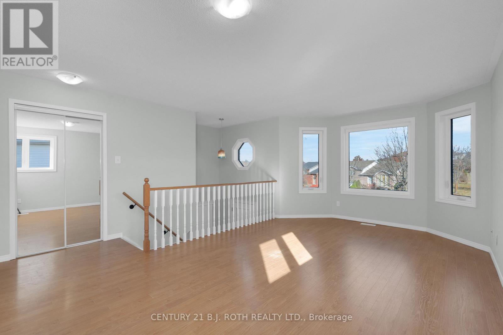 10 SELKIRK CRES