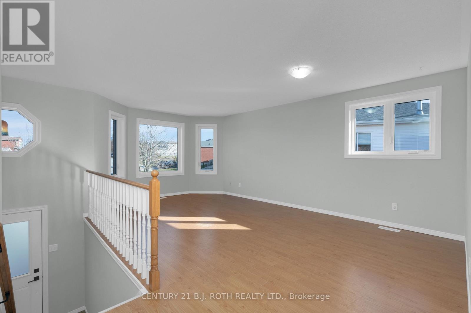 10 SELKIRK CRES