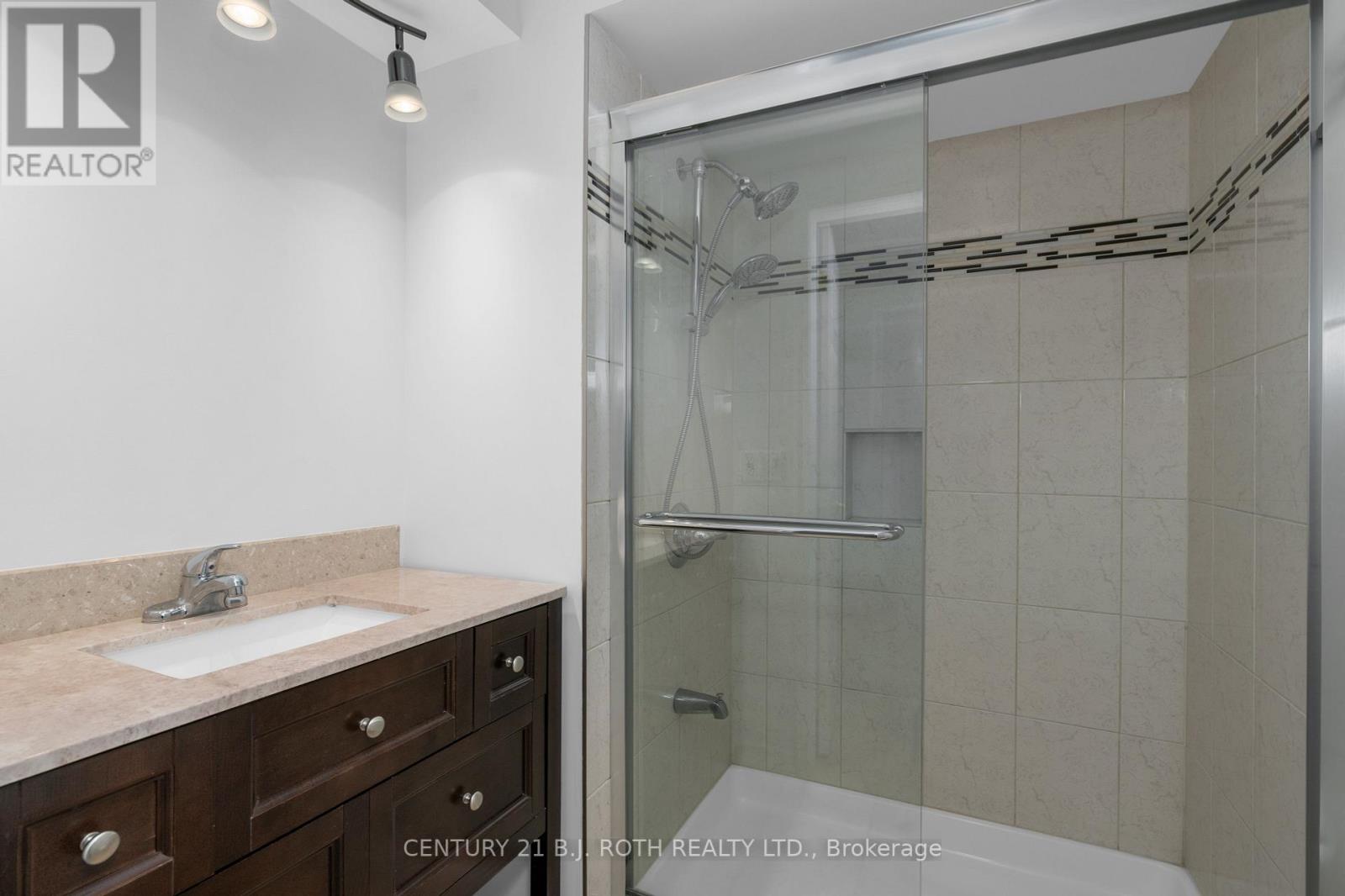 10 SELKIRK CRES