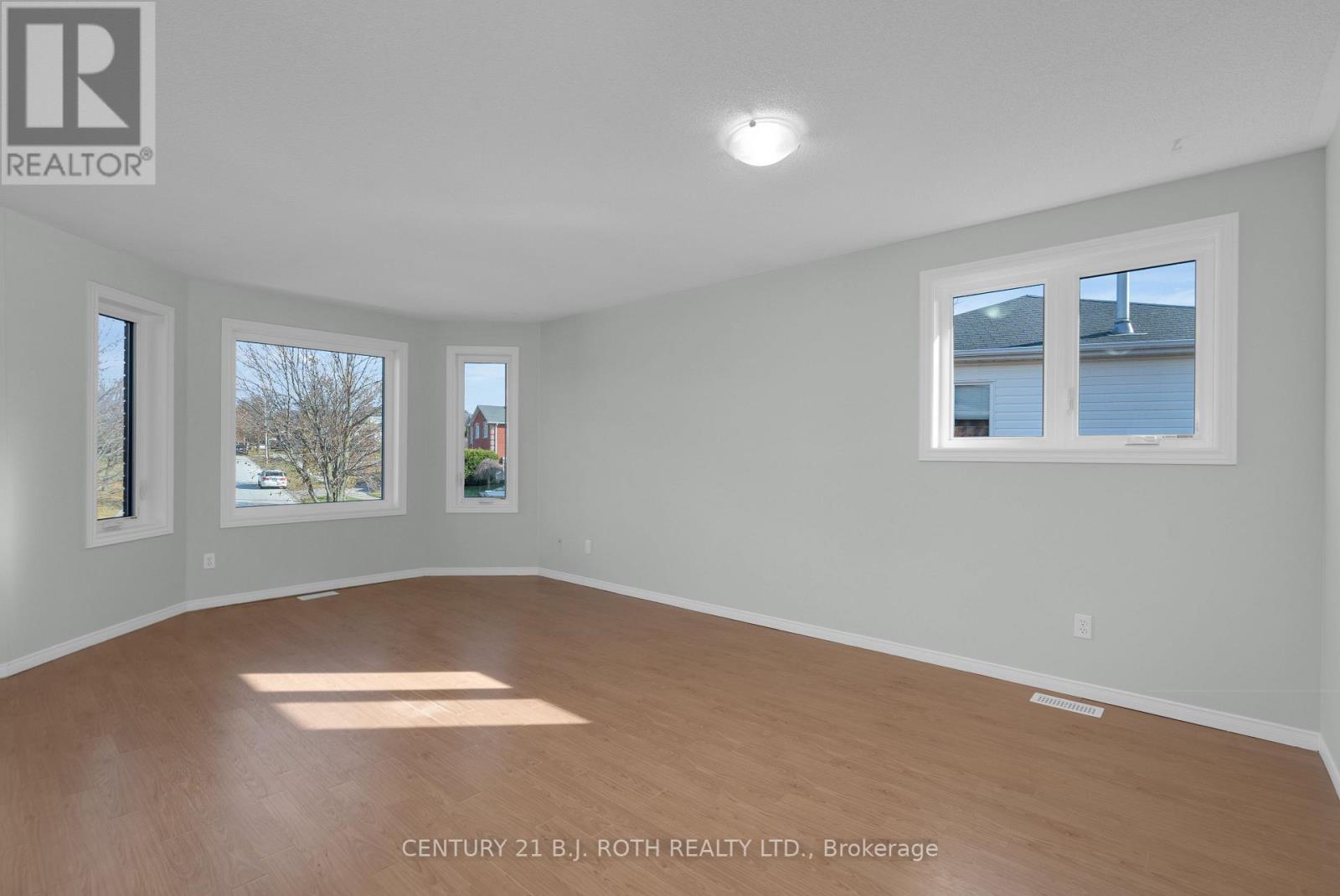 10 SELKIRK CRES