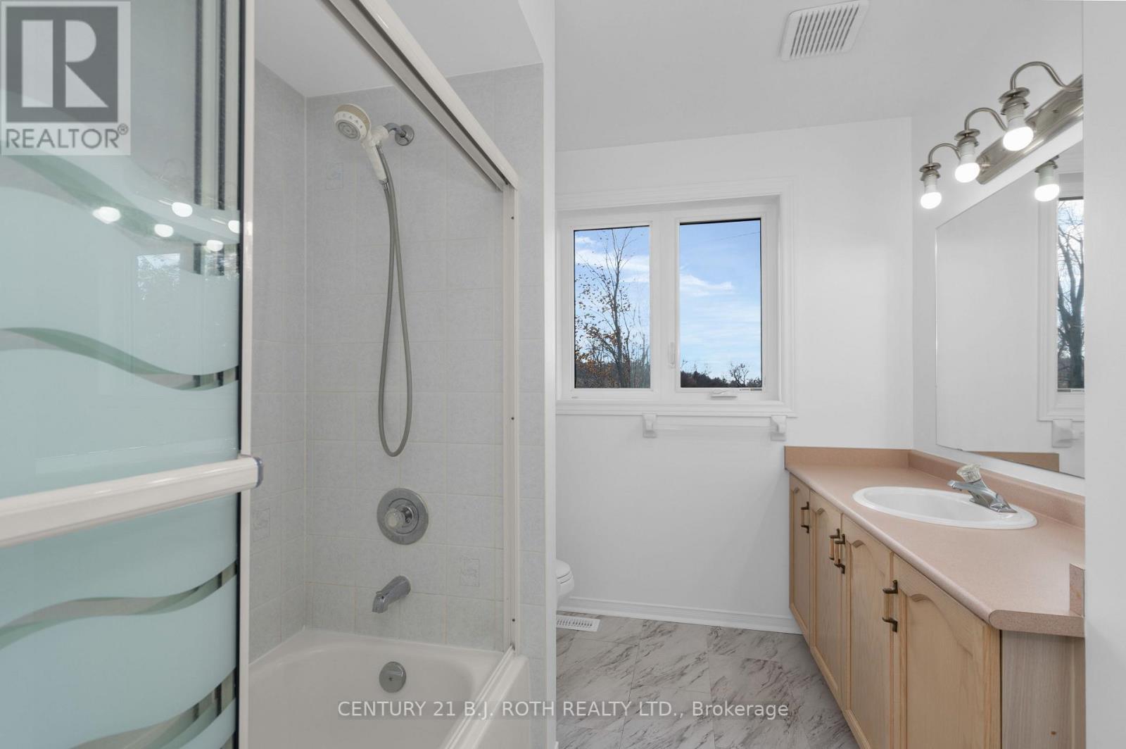 10 SELKIRK CRES