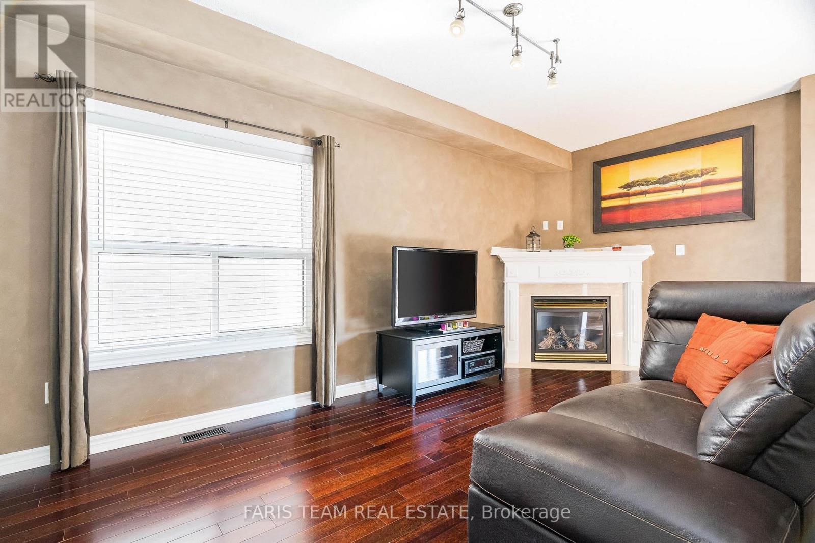 13 JESSICA DR