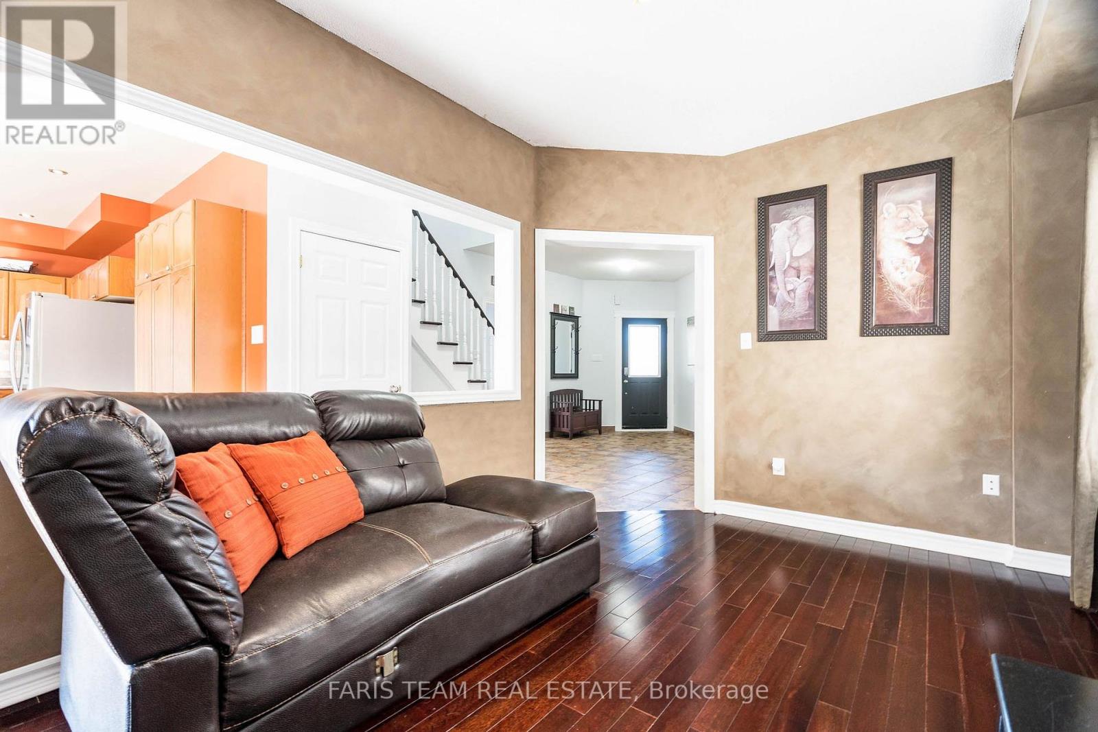 13 JESSICA DR