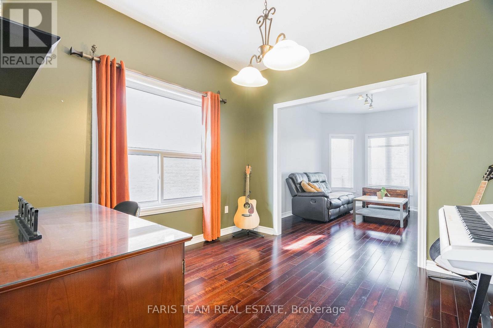 13 JESSICA DR
