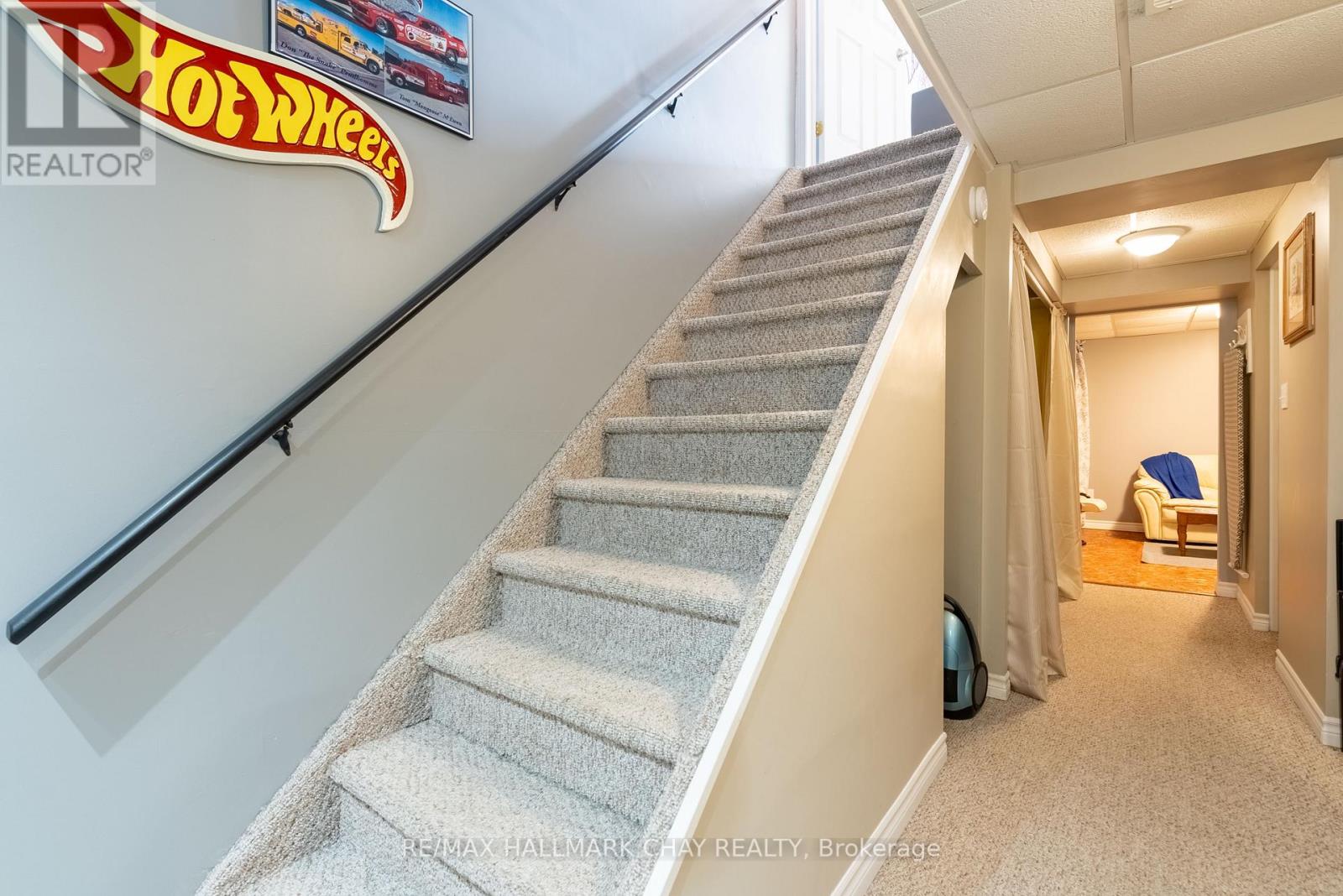 39 LION'S GATE BLVD