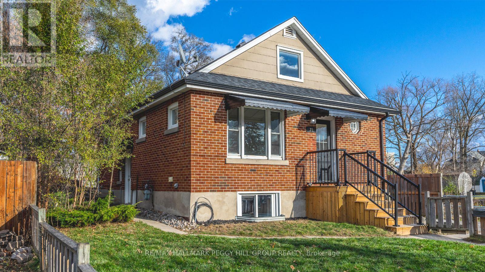 21 ECCLES ST N