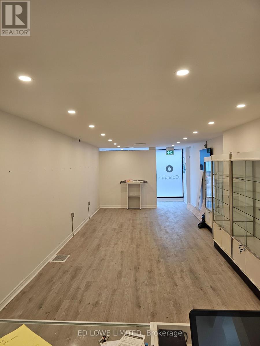 27 DUNLOP ST W