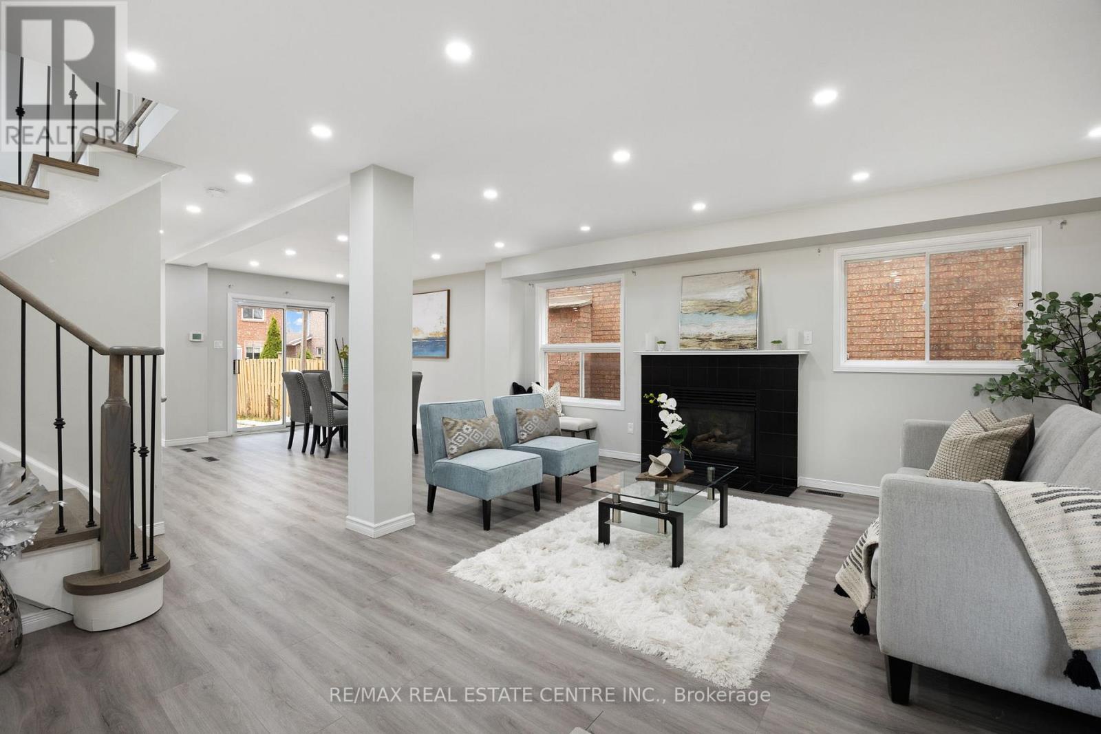 124 LAIDLAW DR