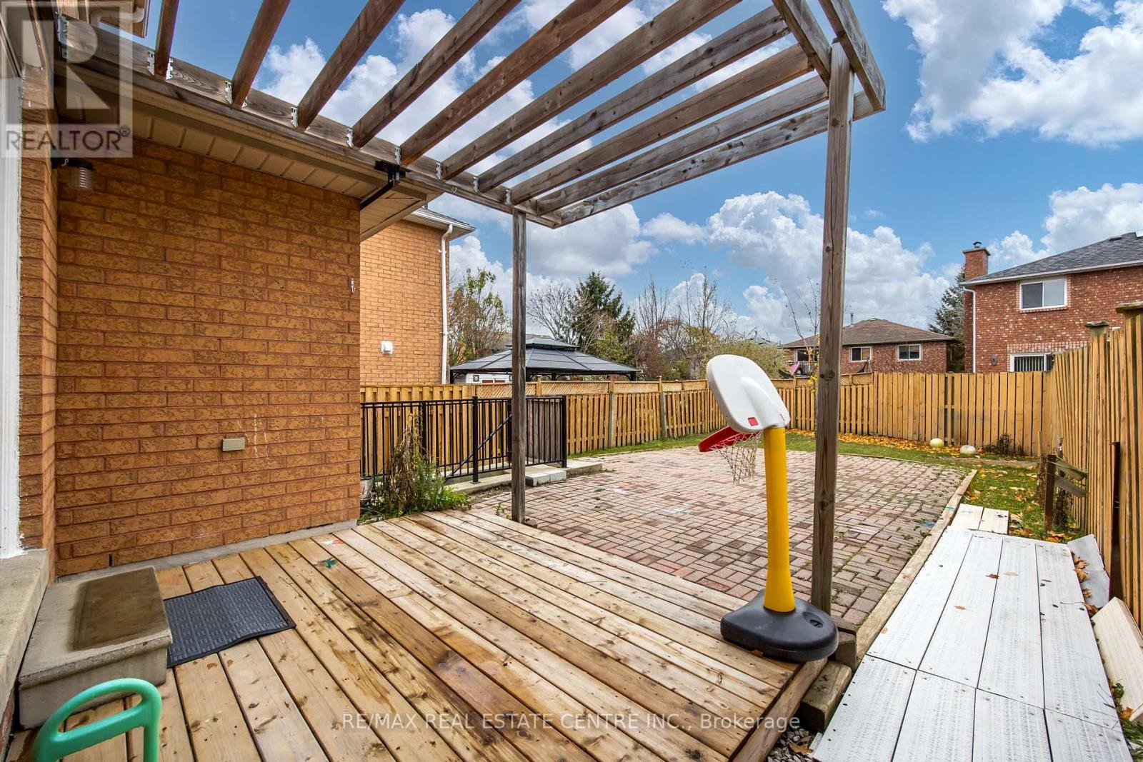 124 LAIDLAW DR