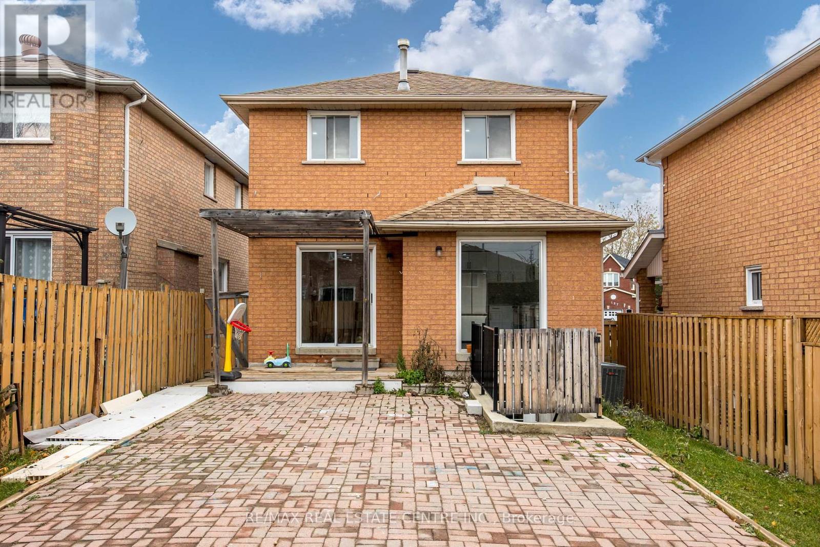 124 LAIDLAW DR