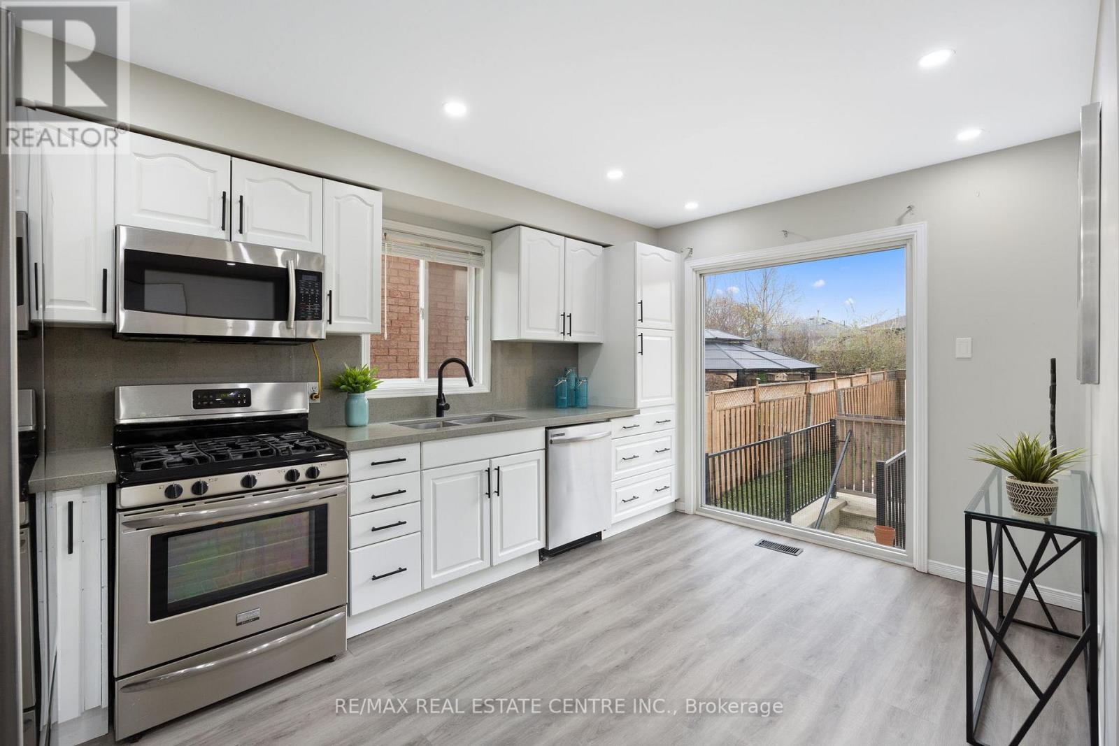 124 LAIDLAW DR