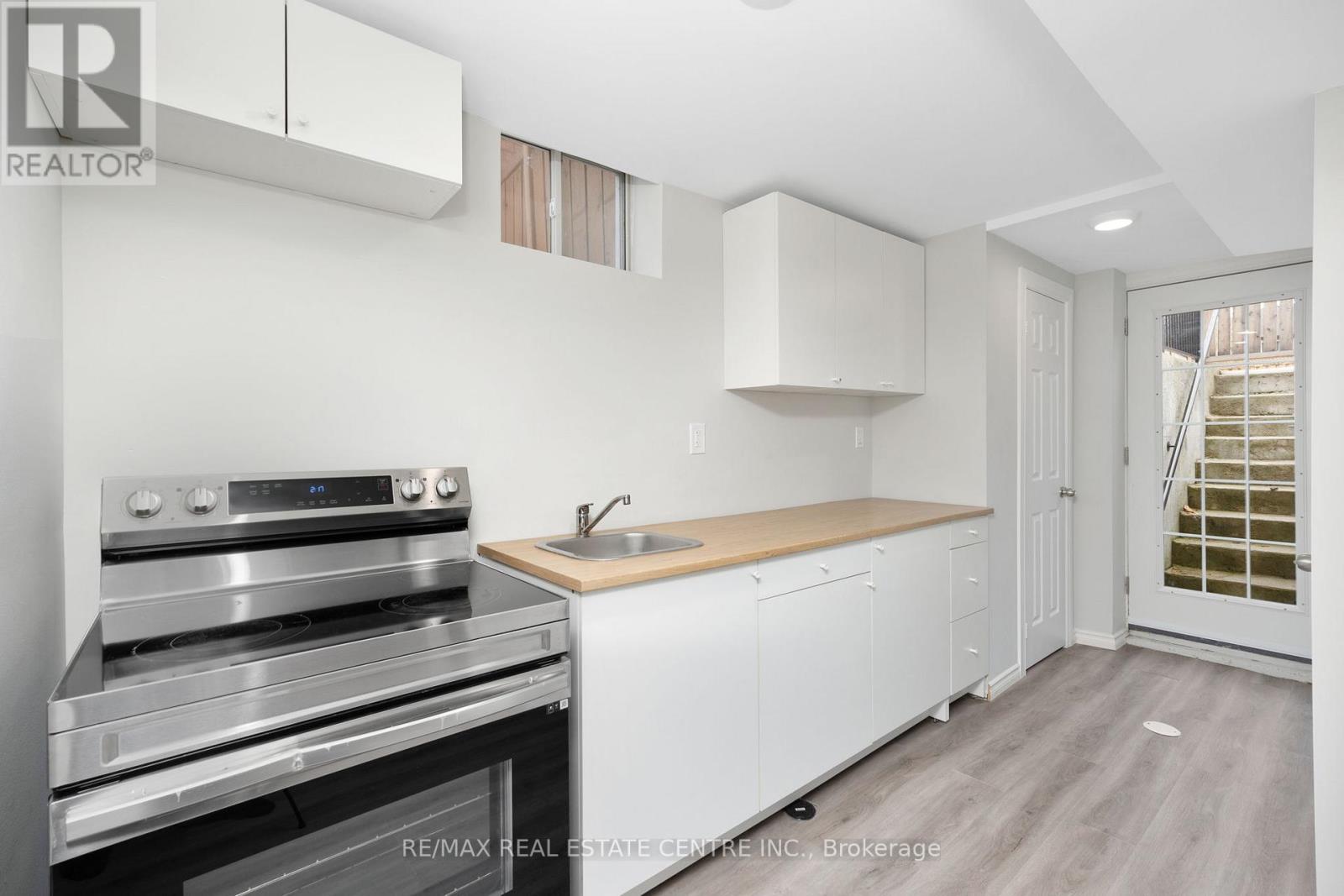 124 LAIDLAW DR