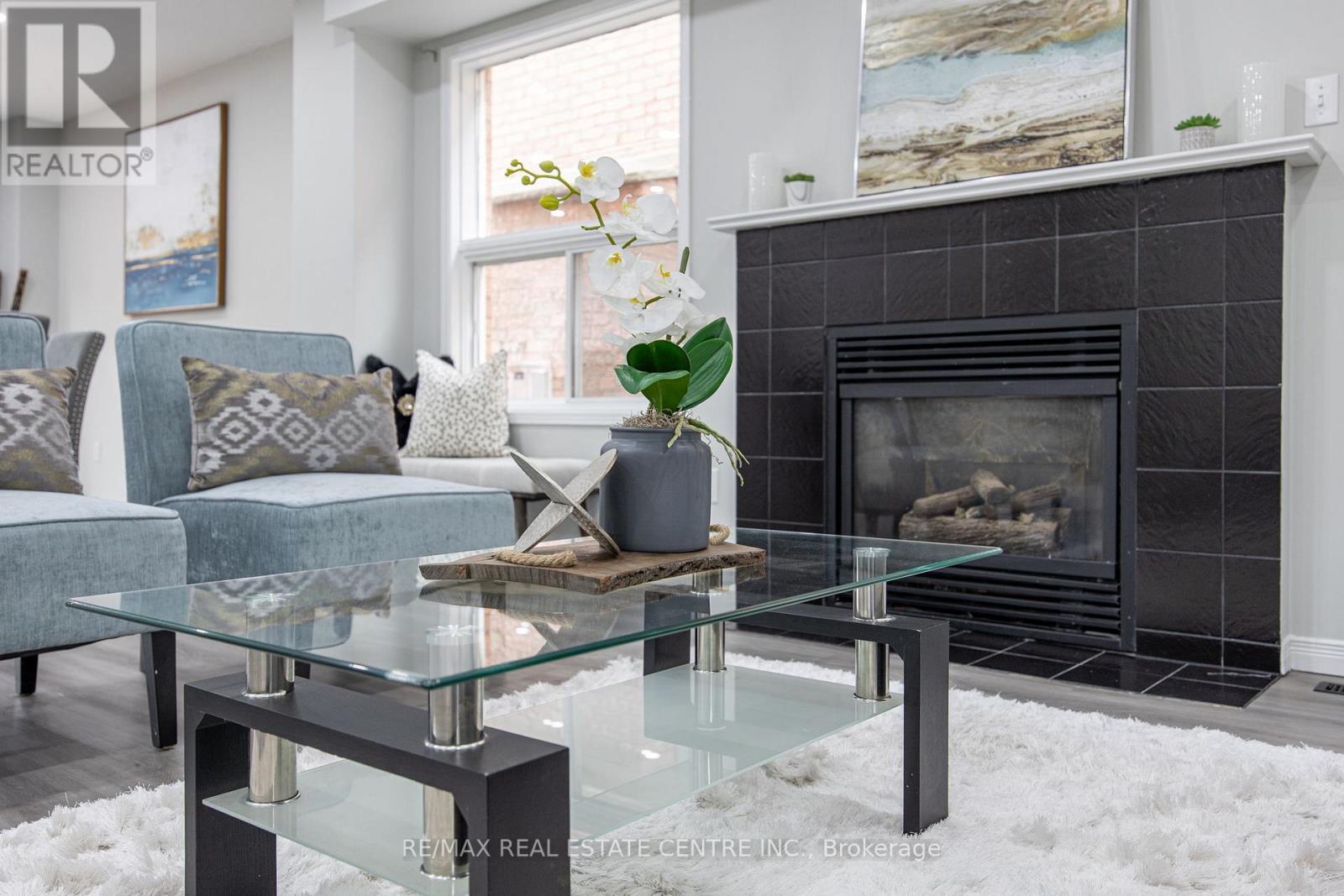 124 LAIDLAW DR