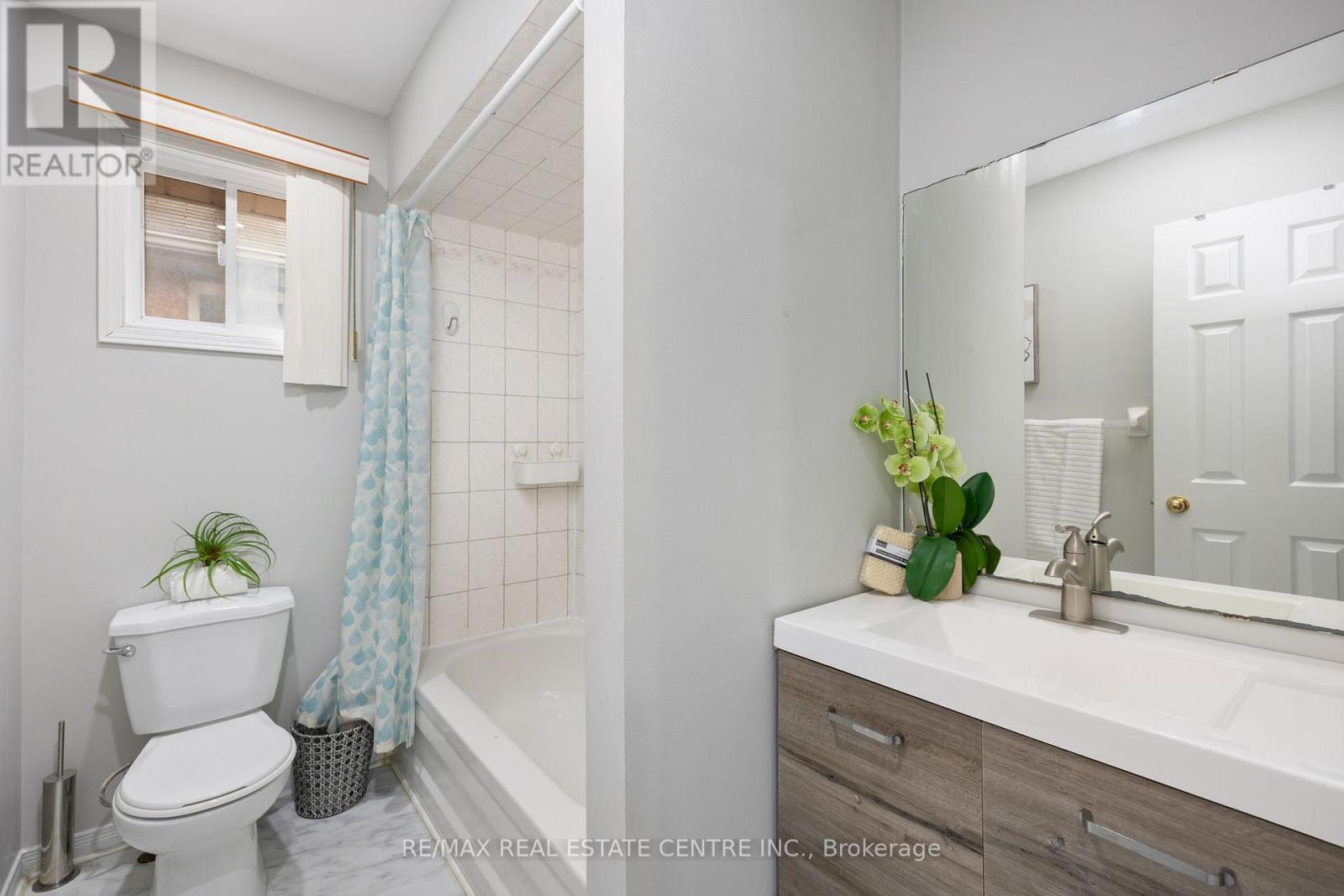 124 LAIDLAW DR