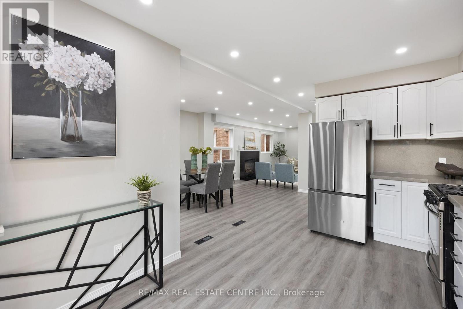 124 LAIDLAW DR