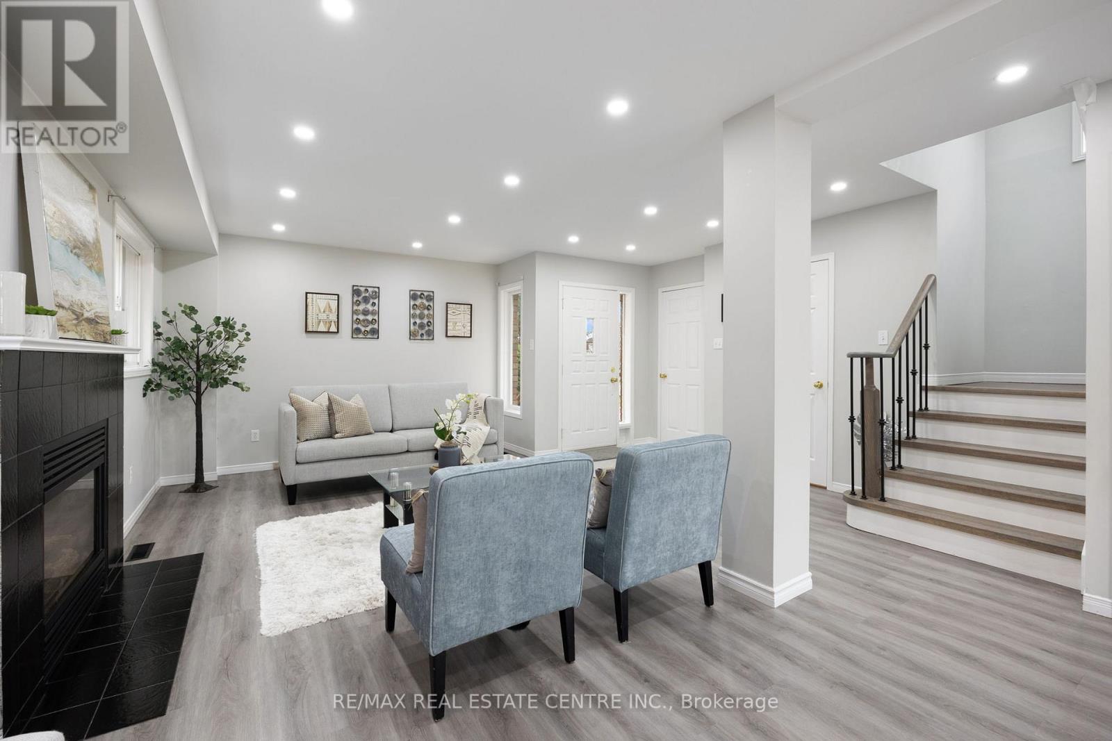 124 LAIDLAW DR