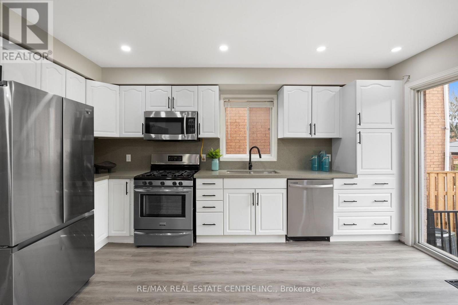 124 LAIDLAW DR