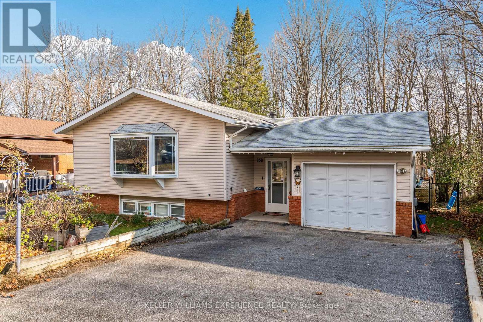 838 BIRCHWOOD DR