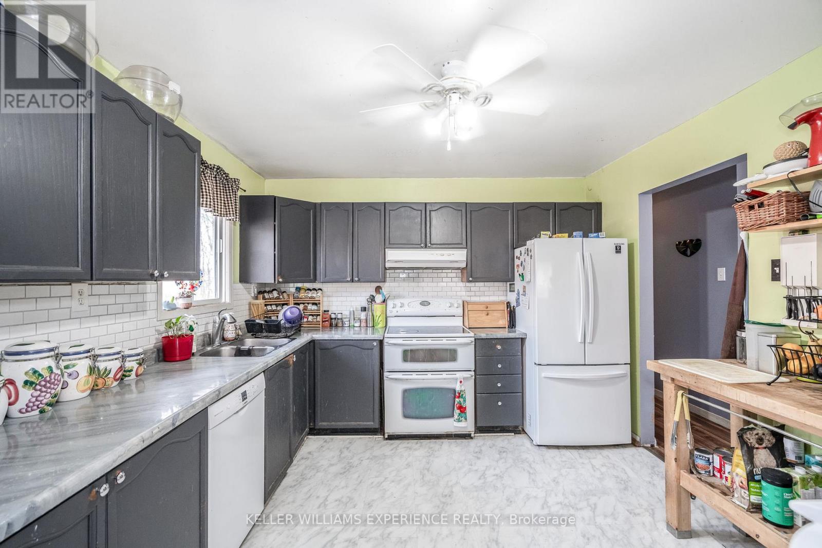 838 BIRCHWOOD DR