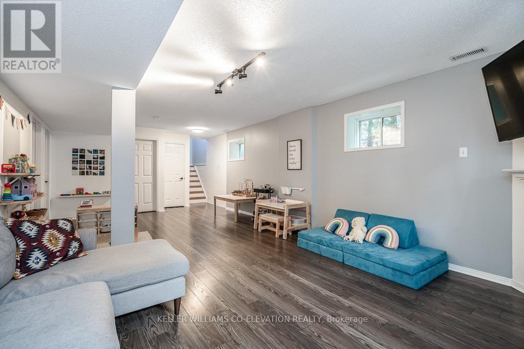 210 DYER DR