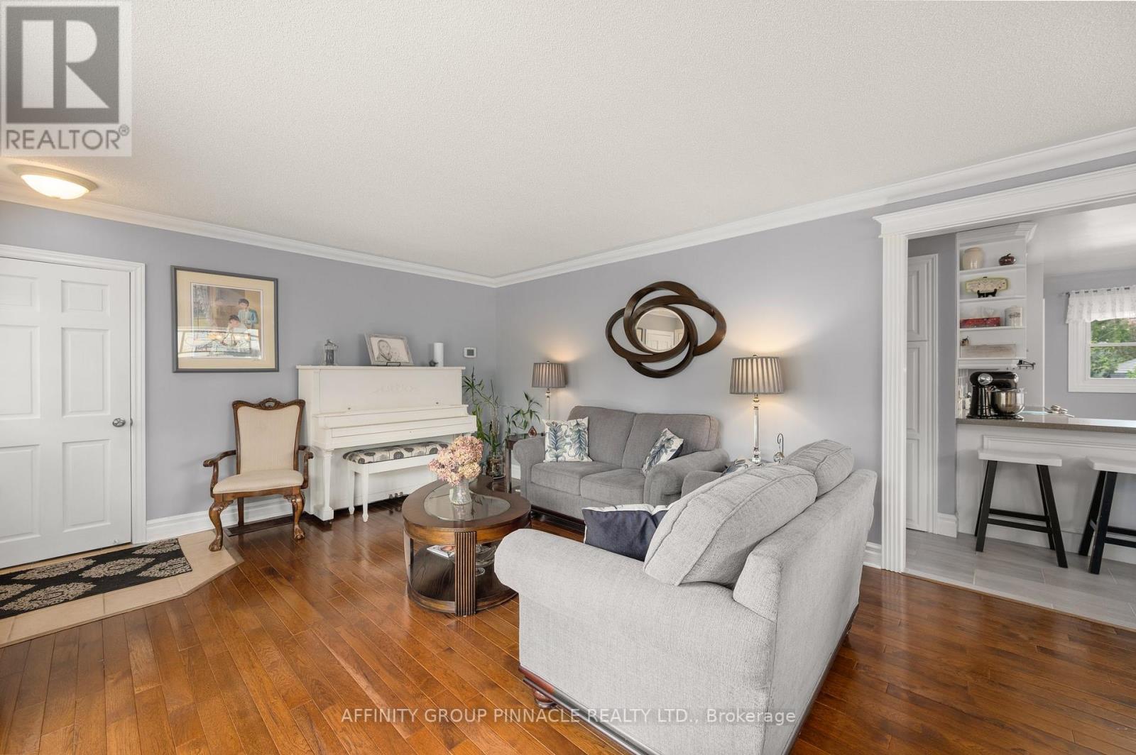 59 OAKLEY PARK SQ