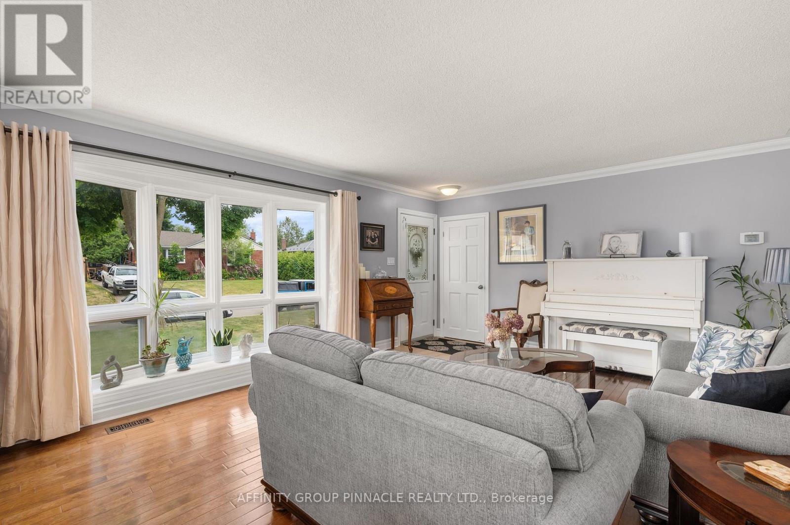 59 OAKLEY PARK SQ