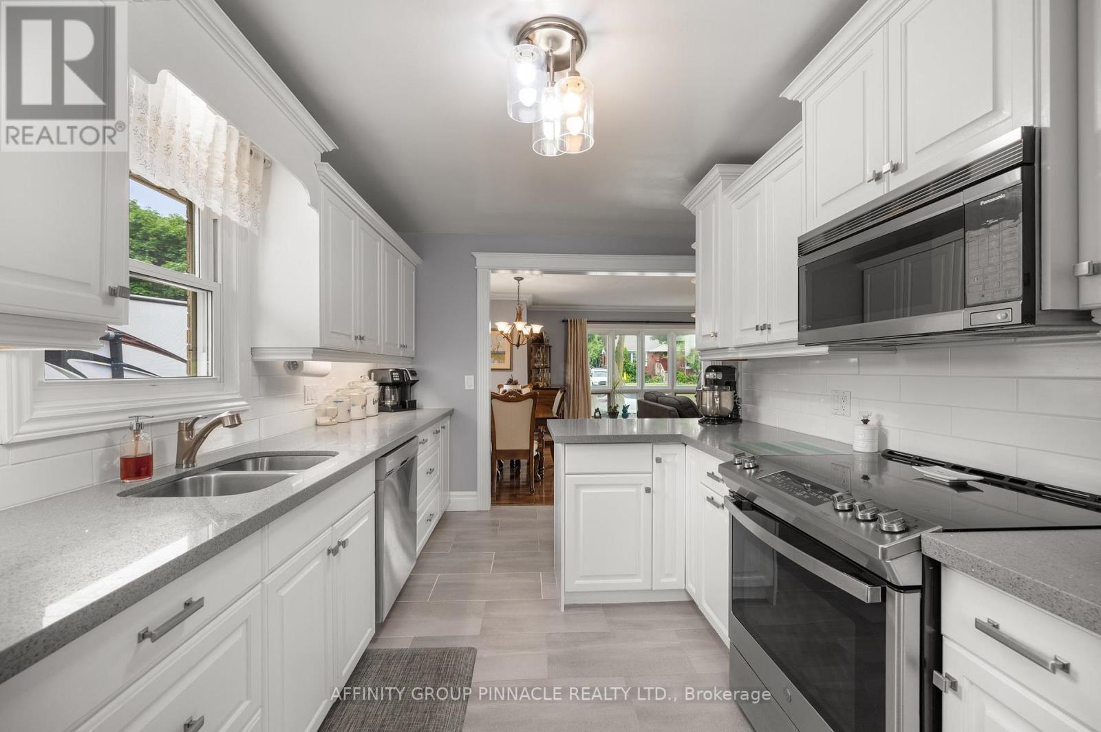 59 OAKLEY PARK SQ