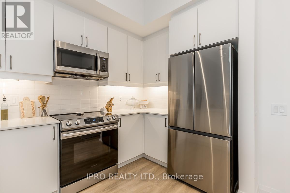#302 -1 HUME ST