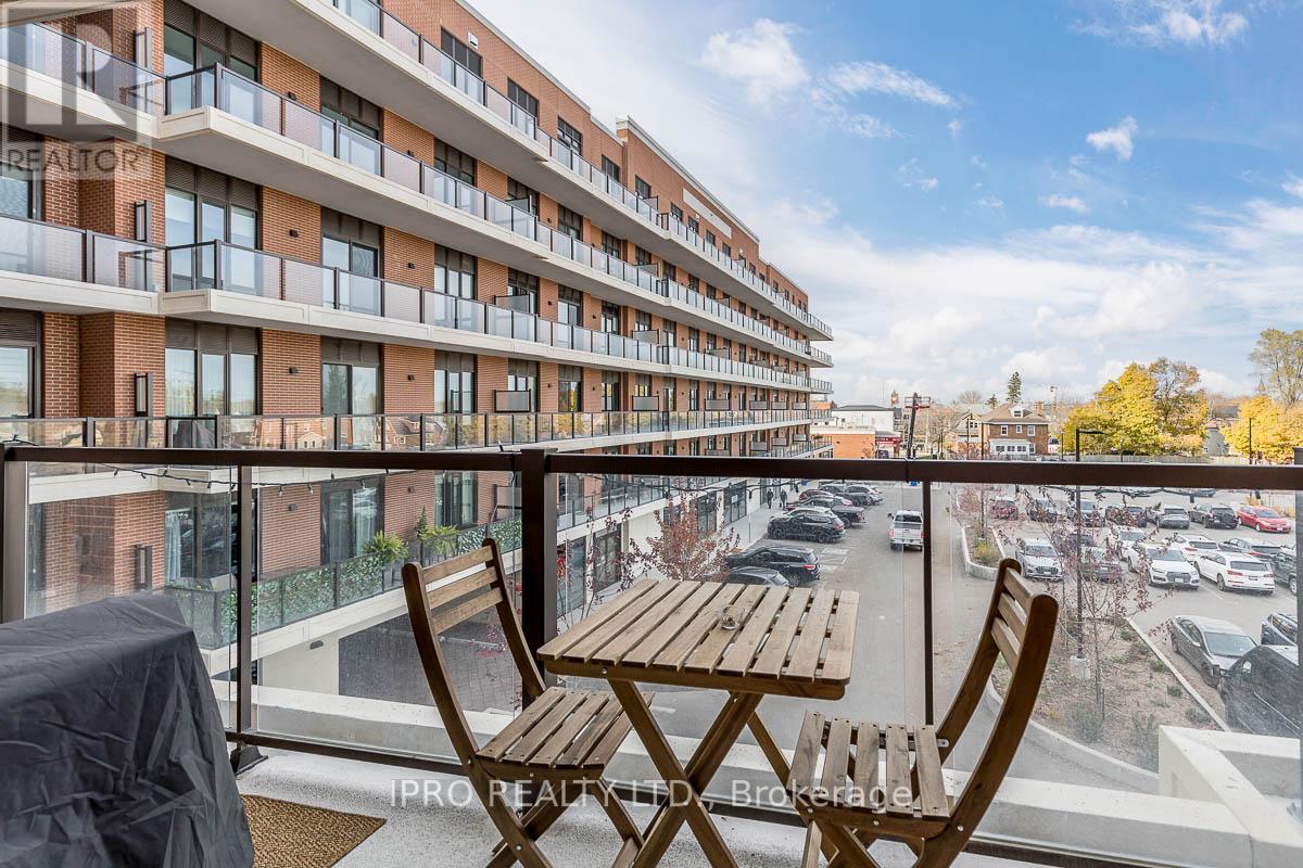#302 -1 HUME ST