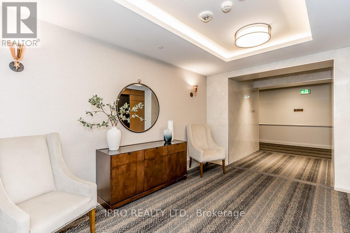 #302 -1 HUME ST