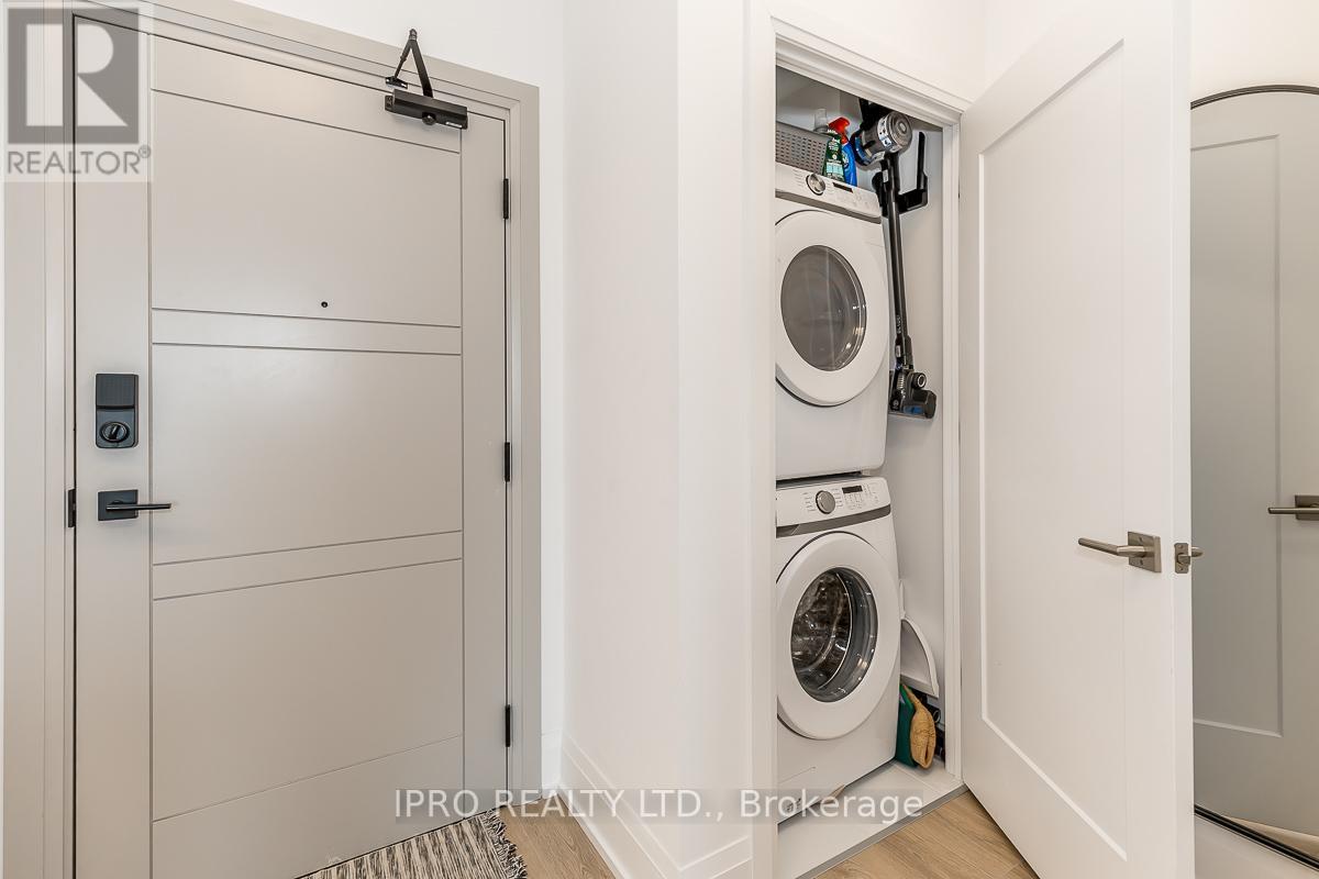 #302 -1 HUME ST