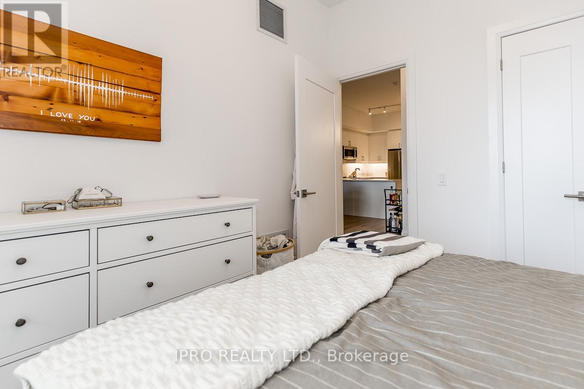 #302 -1 HUME ST