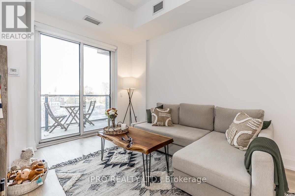 #302 -1 HUME ST