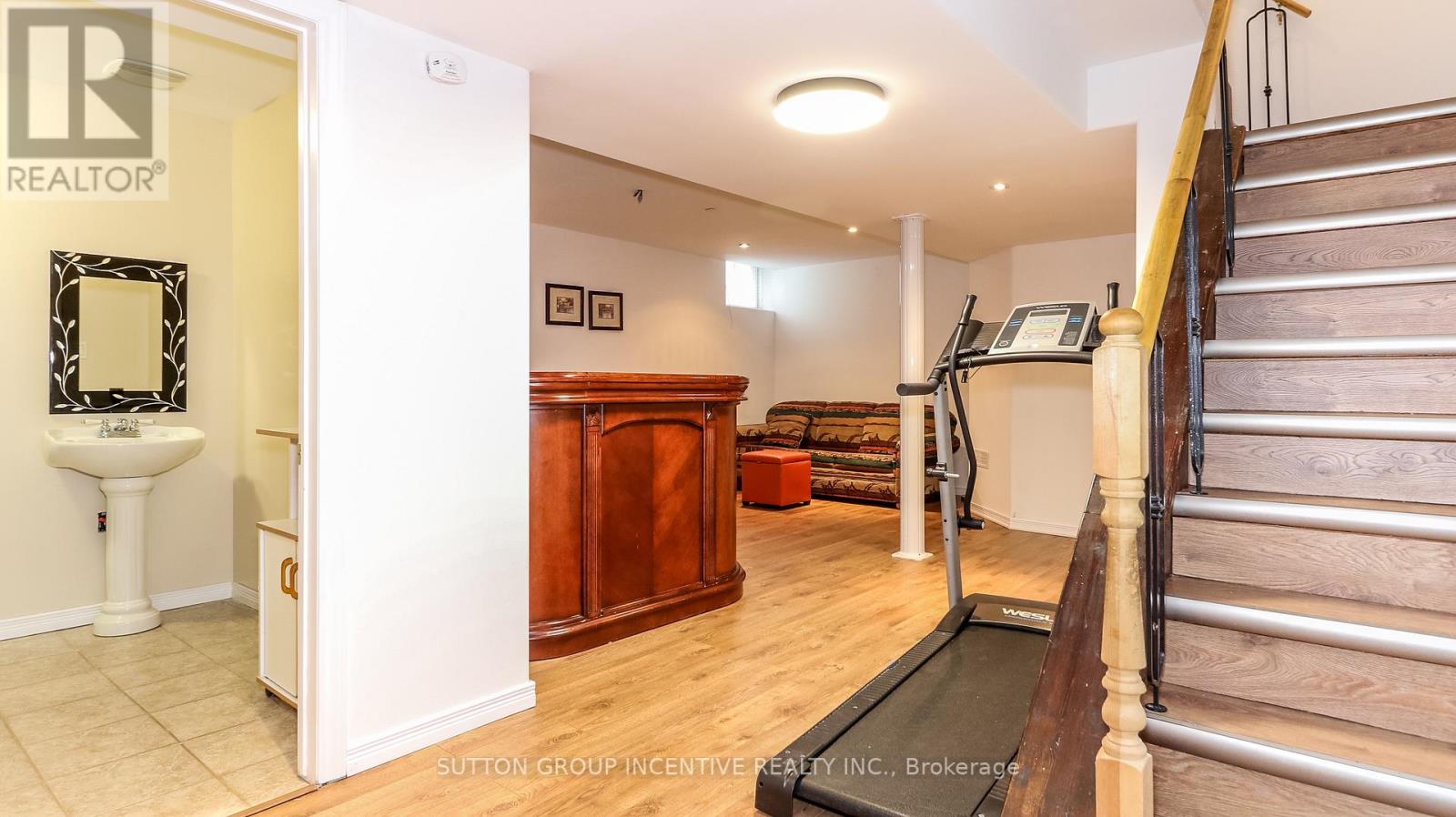 11 MCINTYRE DR