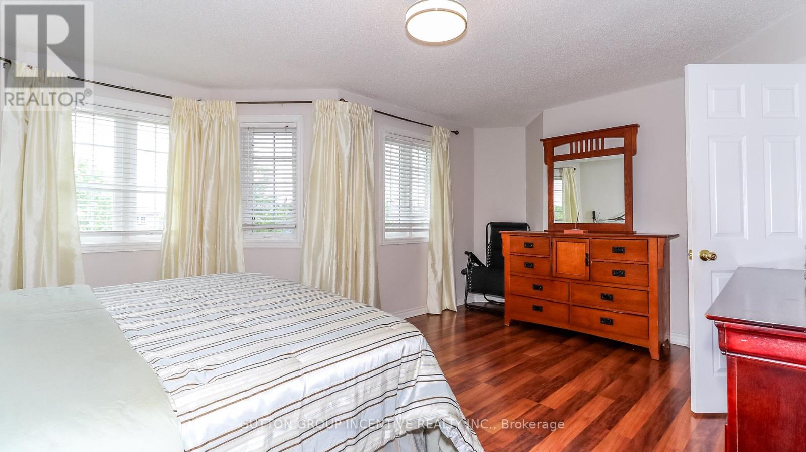 11 MCINTYRE DR