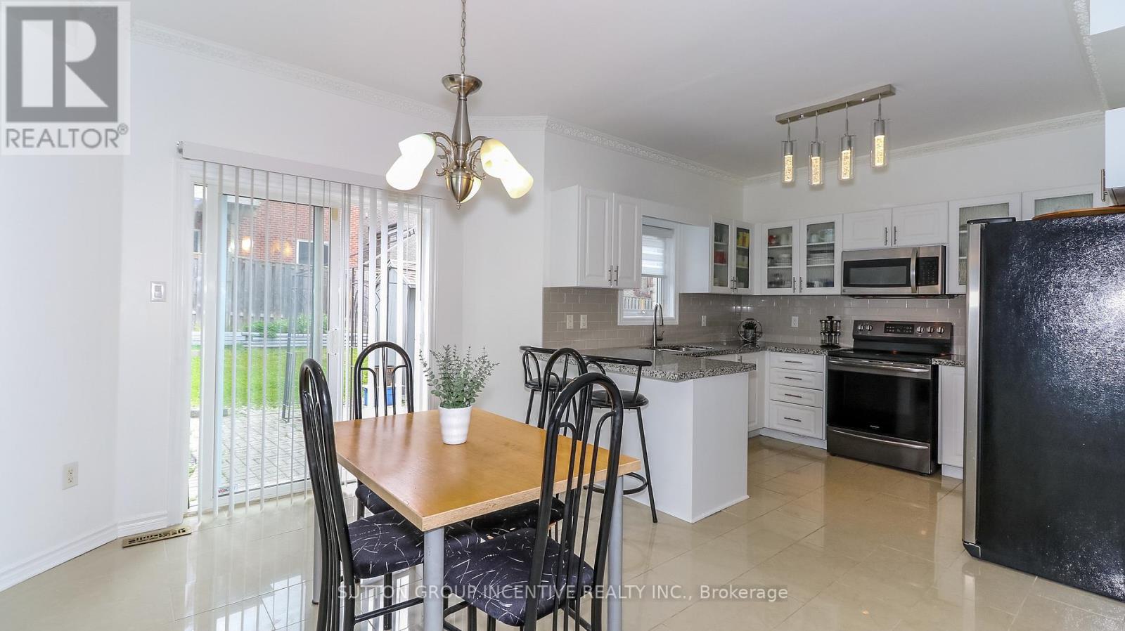 11 MCINTYRE DR
