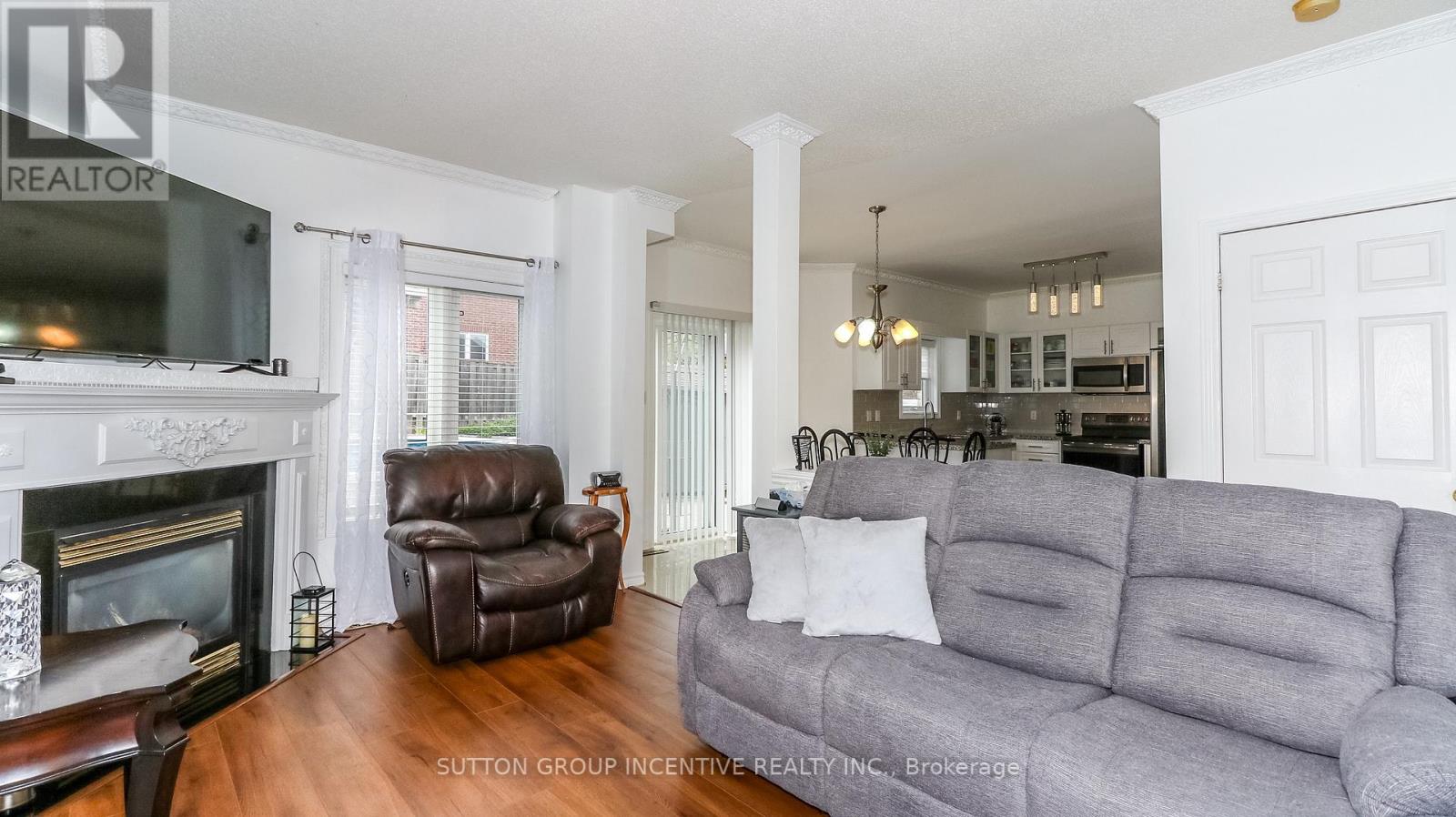 11 MCINTYRE DR