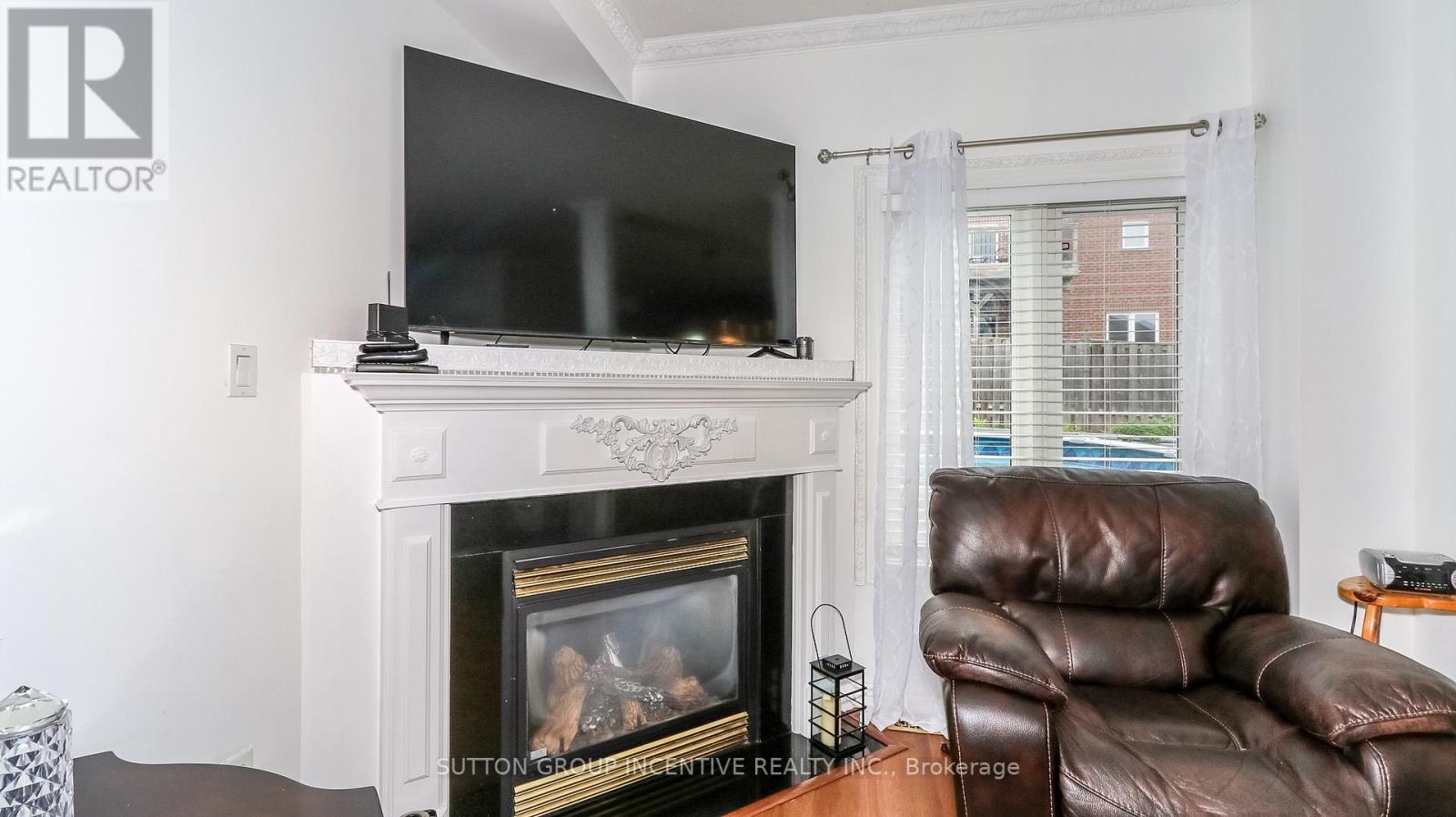 11 MCINTYRE DR