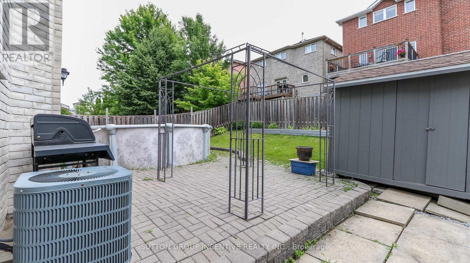 11 MCINTYRE DR