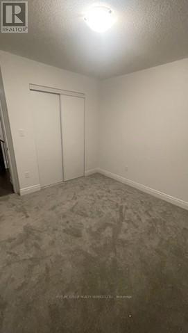 40 AUTUMN DR W