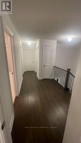 40 AUTUMN DR W