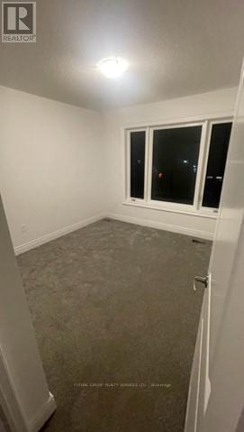 40 AUTUMN DR W