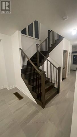 40 AUTUMN DR W