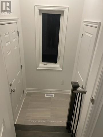 40 AUTUMN DR W
