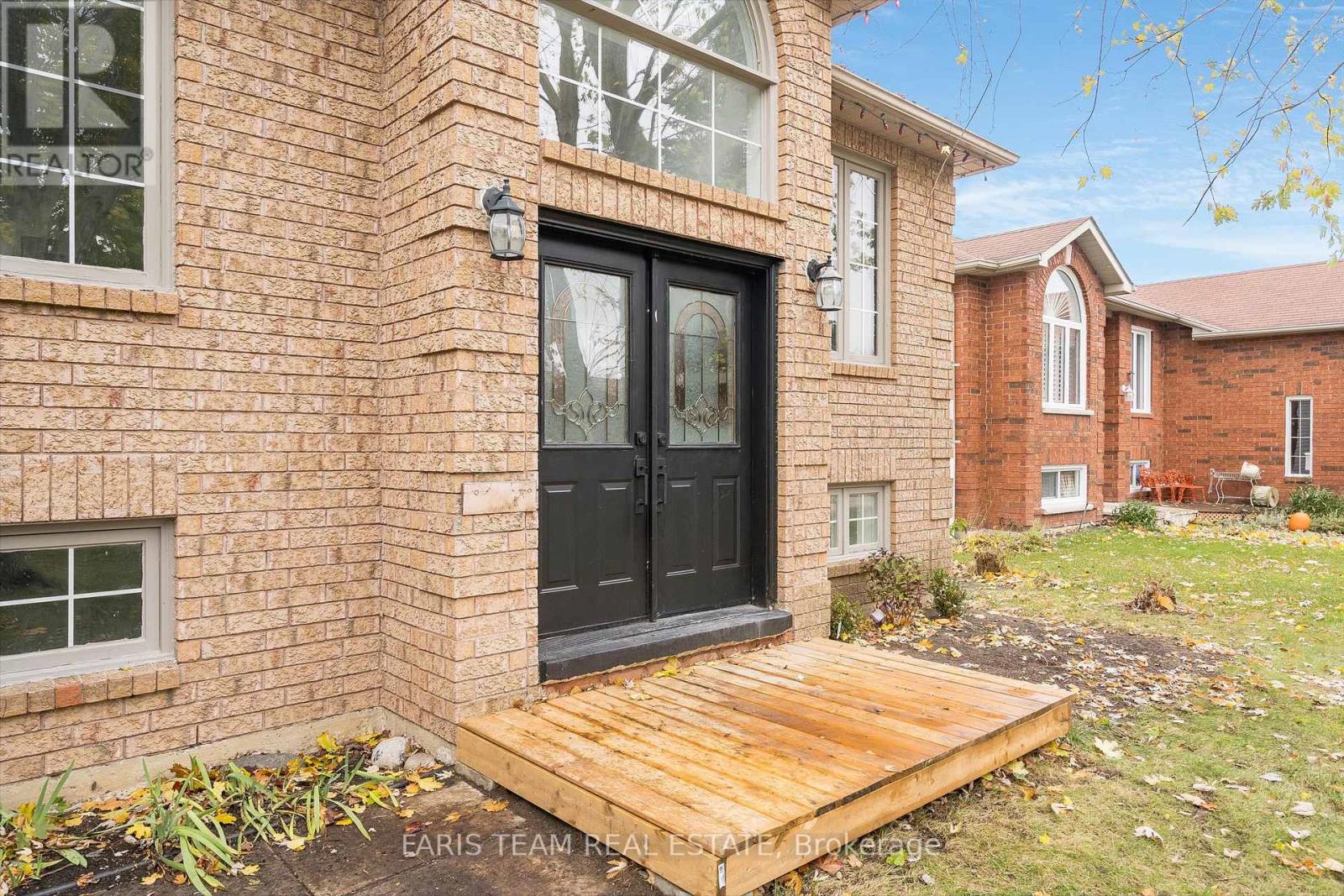 54 ACORN CRES